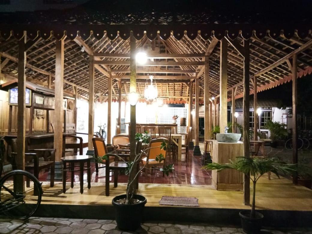 Diaga Grha Hotel Джокьякарта Экстерьер фото